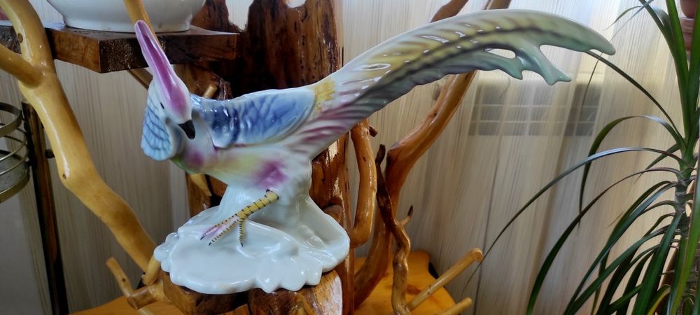 Българска порцеланова статуетка