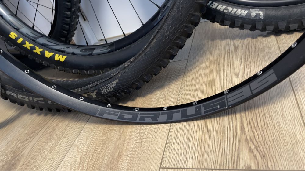 Капли шини гуми 26/27,5/29 Hope Dt swiss Race Face E*13 Maxxis