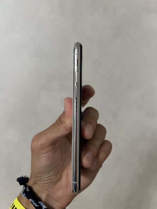 Продам iPhone X на 64GB