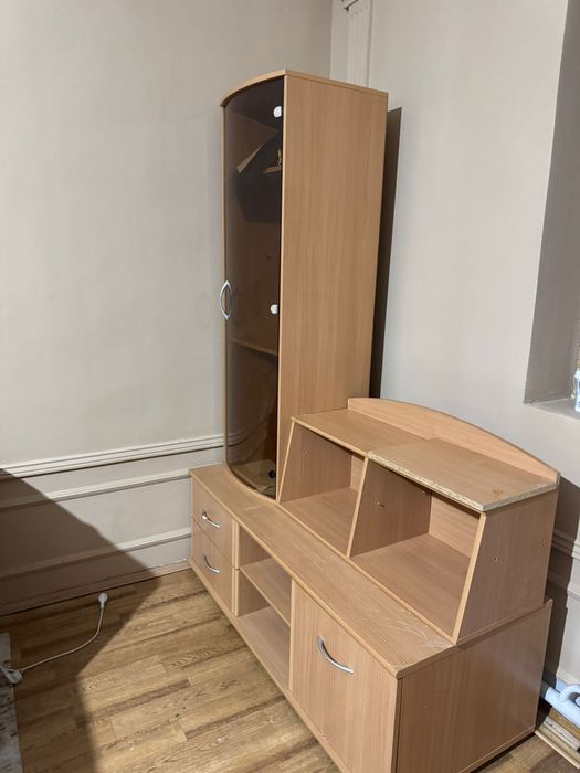 Угловой компьютерный стол и шкаф