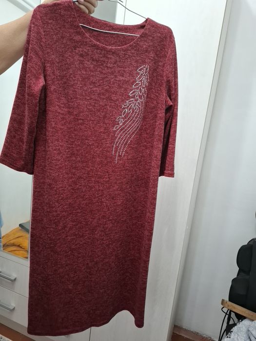 Продам платье 4 новых, 2 б/у