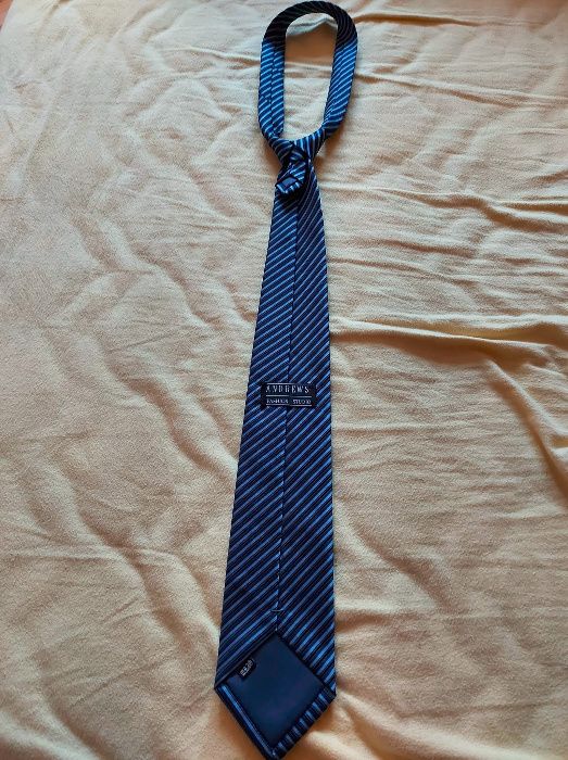 Вратовръзки в различни цветове