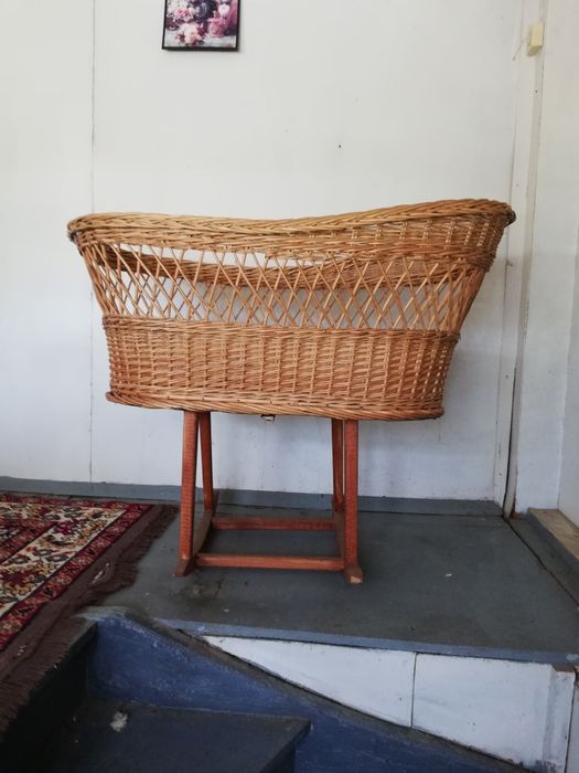 Ретро бебешки кош люлка