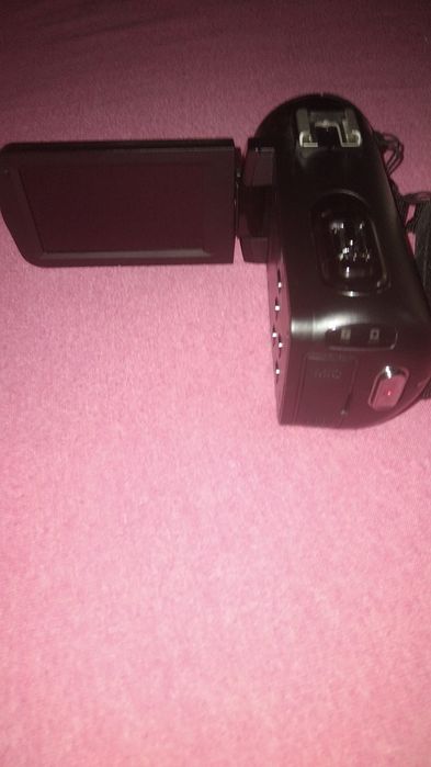 Vând camera video preț foarte bun folosita doar odată !