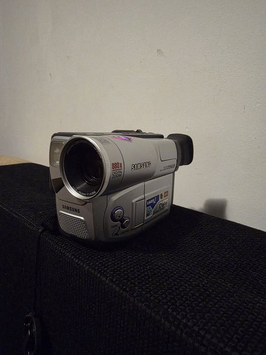 Cameră video Samsung Hi8 Video8 + Accesorii complete + Geantă Samsonite