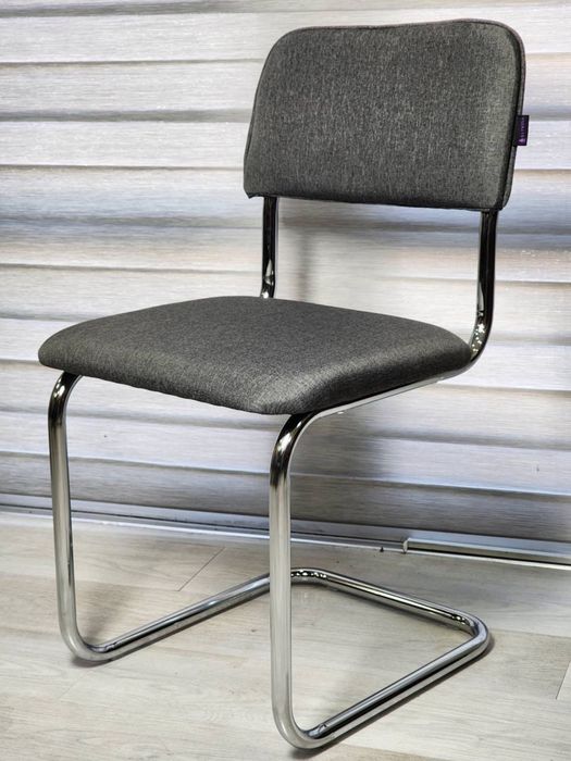 Стул Силвия ишлап чикарувчидан биринчи кол стуллар