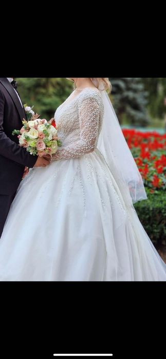 Rochie de mireasa stil printesa cu perle