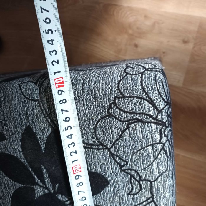 нова табуретка 70 х 70 х 50