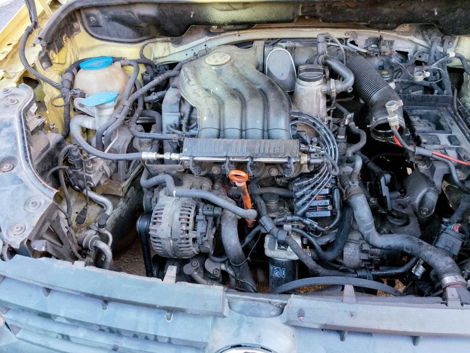 Продавам ТАКСИ, VW CADDY , катастрофирало , 2013Г цена : 1500 евро .