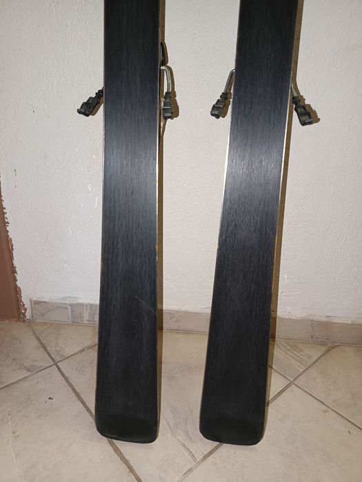 Продавам дамски ски Volkl 154 см.