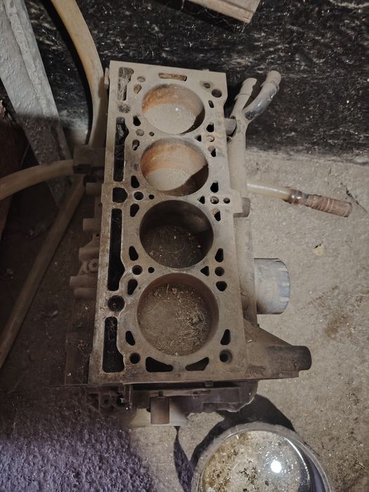 Б. У. Блок целинров ларгус 8кл.7км