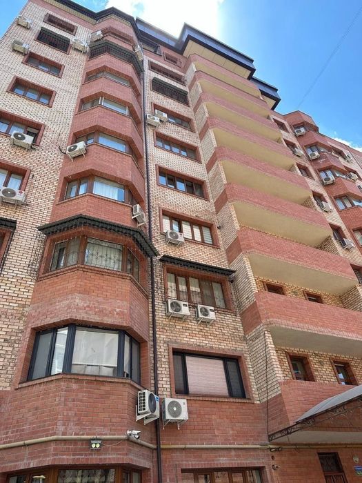 Dream House Продается 3 комнатная квартира ремонт 8-роддом, Глинка