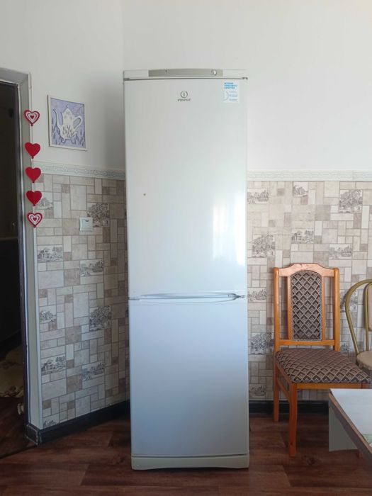 Холодильник Indesit