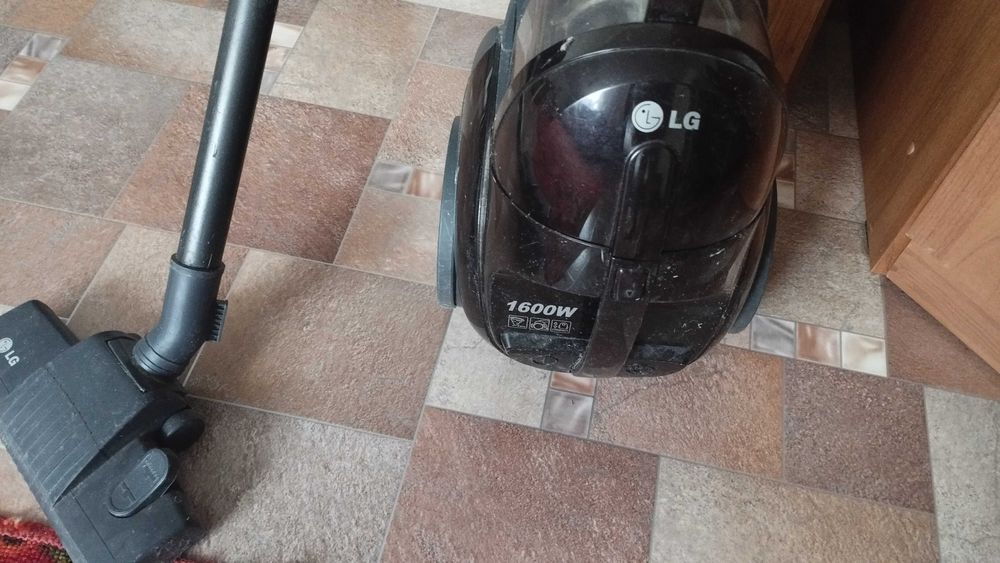 Продам пылесос LG б/у