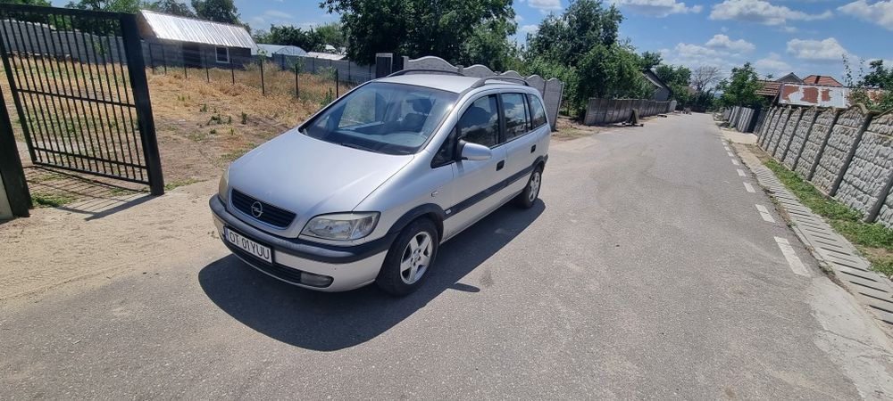 Vând Opel Zafira