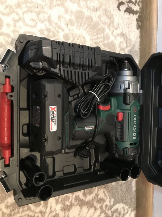 Mașina de insurubat si ferastrau