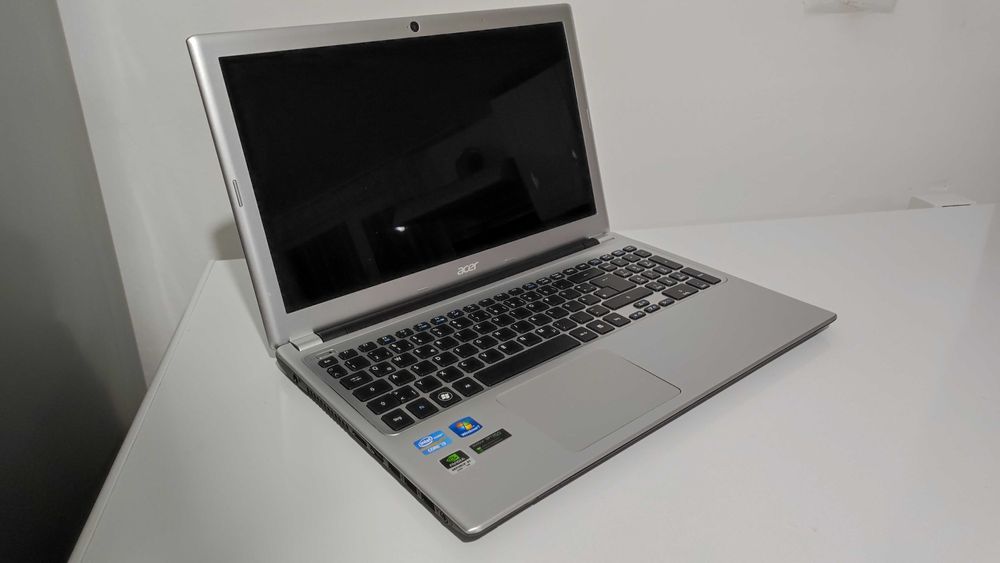 Laptop Acer Aspire V5-571G
