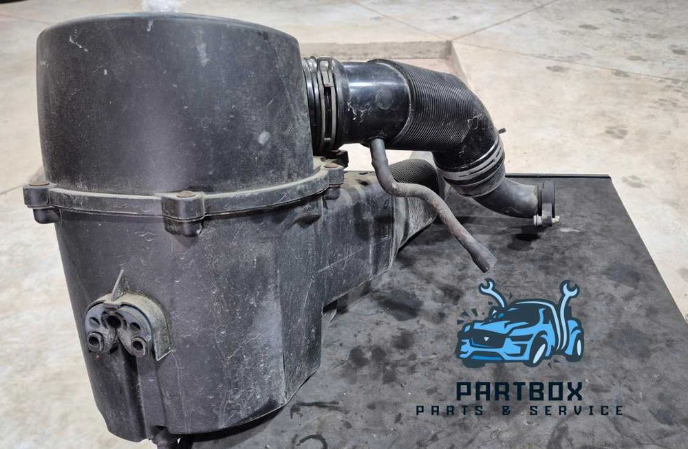 Кутия въздушен филтър с въздухооводи  Seat Ibiza 1.2 бензин 77 Kw