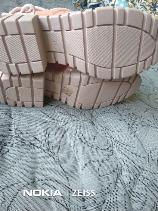 Продавам нови ботуши номер 40