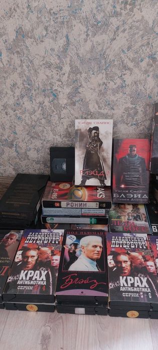 Продам видеокасеты VHS из 90 х