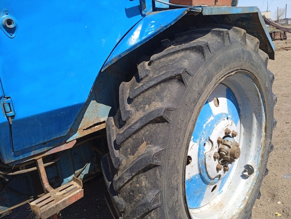 Трактор МТЗ 80,мтз 80 стогоментом