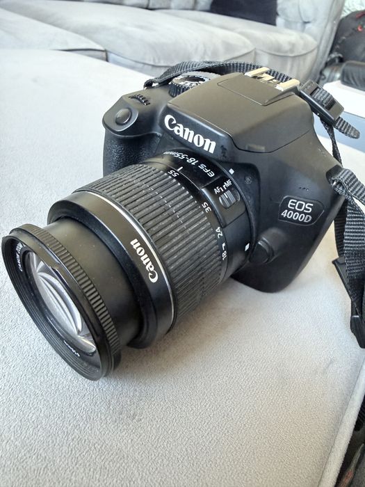 Продавам CANON EOS 4000D