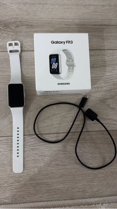 Смарт часы Samsung Galaxy Fit3