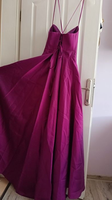 Официални рокли.