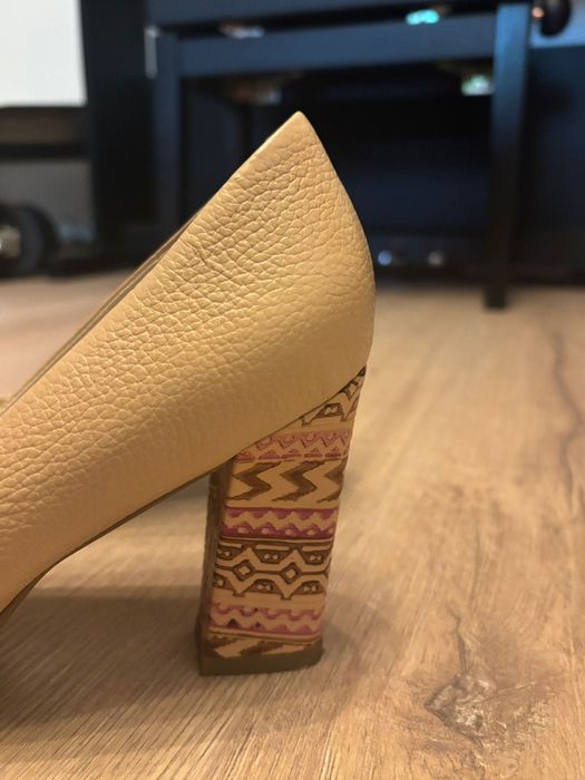 Pantofi cu toc bej, super calitate, extrem de comozi