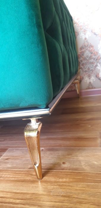 Продаются диван и два кресла