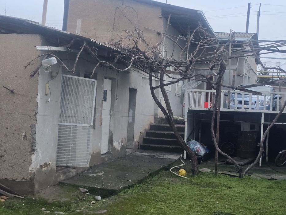 Uy sotiladi Naazarbekda