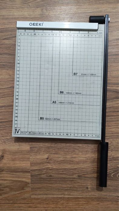 Продам резак для бумаги а4 формат за 5000 тг