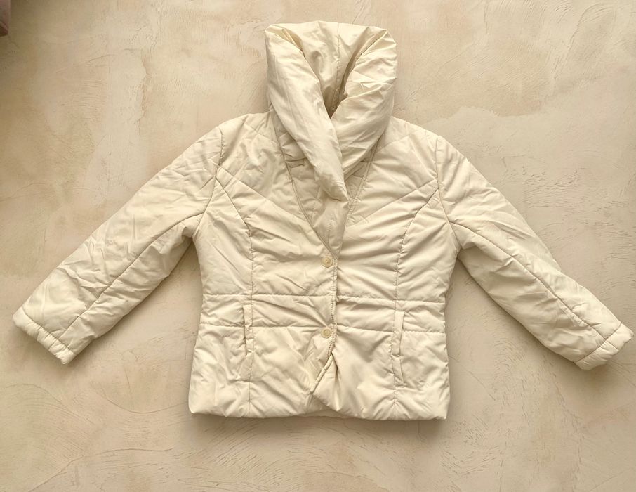 Късо бяло дамско яке размер М