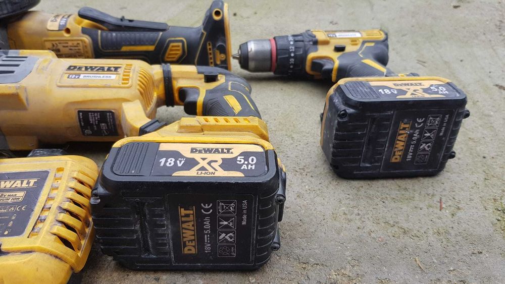 vand set Dewalt 18v cu baterii 5ah