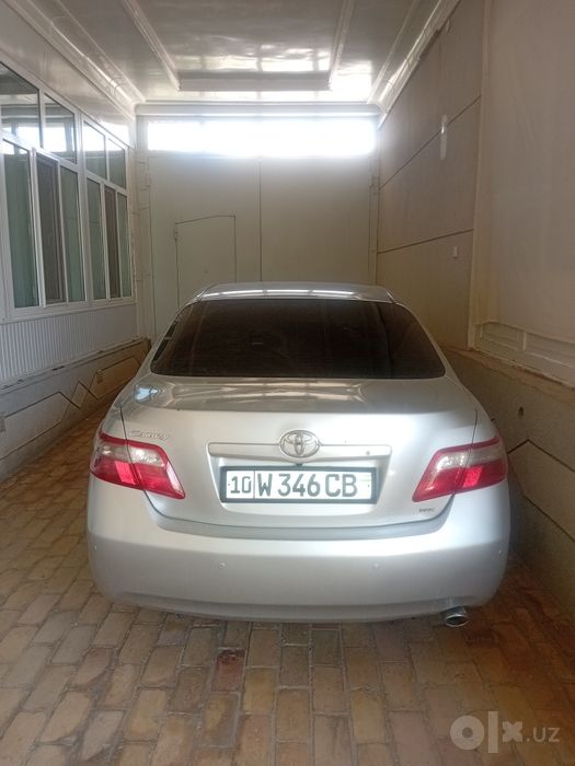 Tayota camry sotiladi