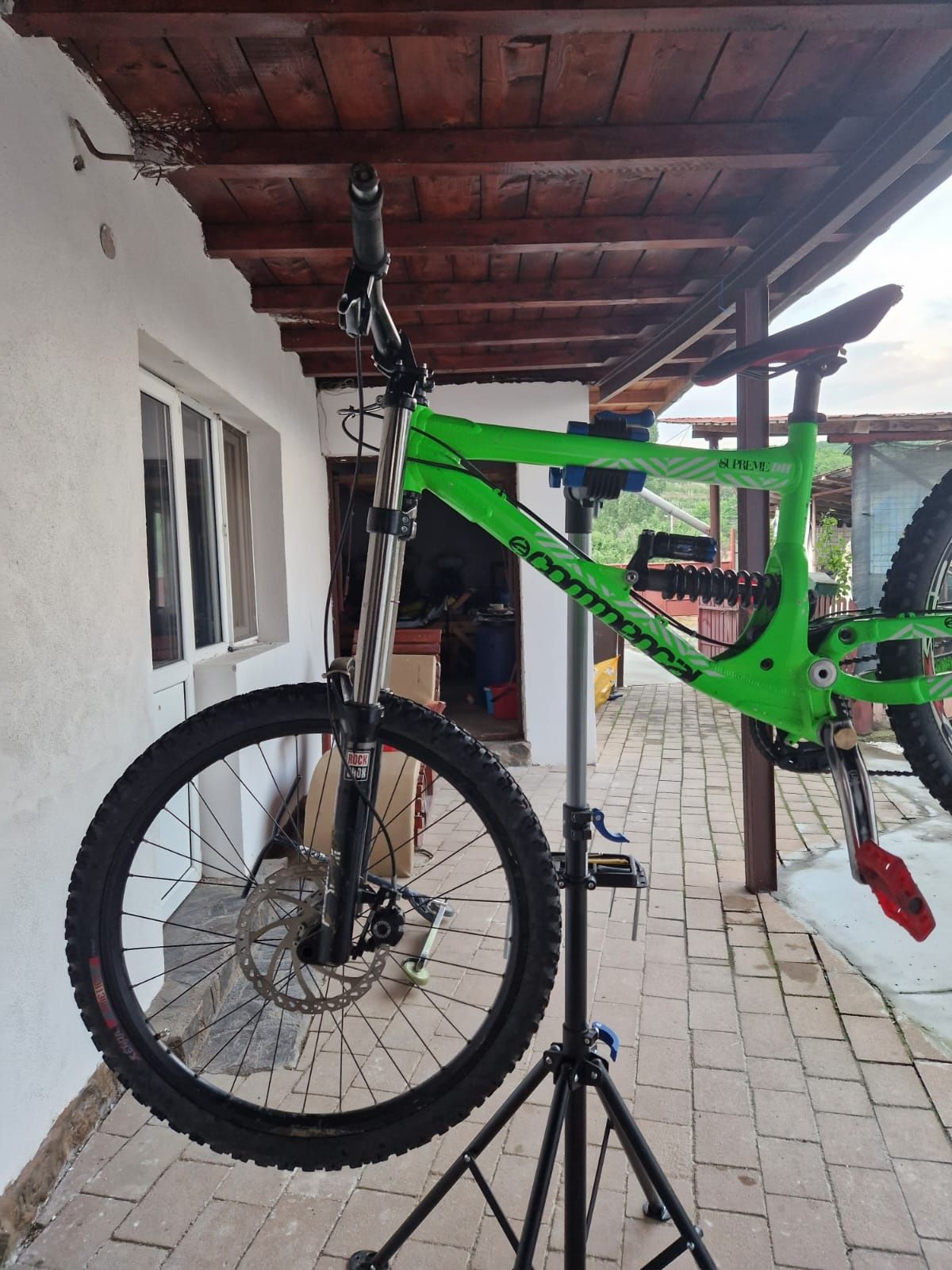 V nd bicicleta Commencal supreme 2010 V2DH Topoloveni OLX.ro