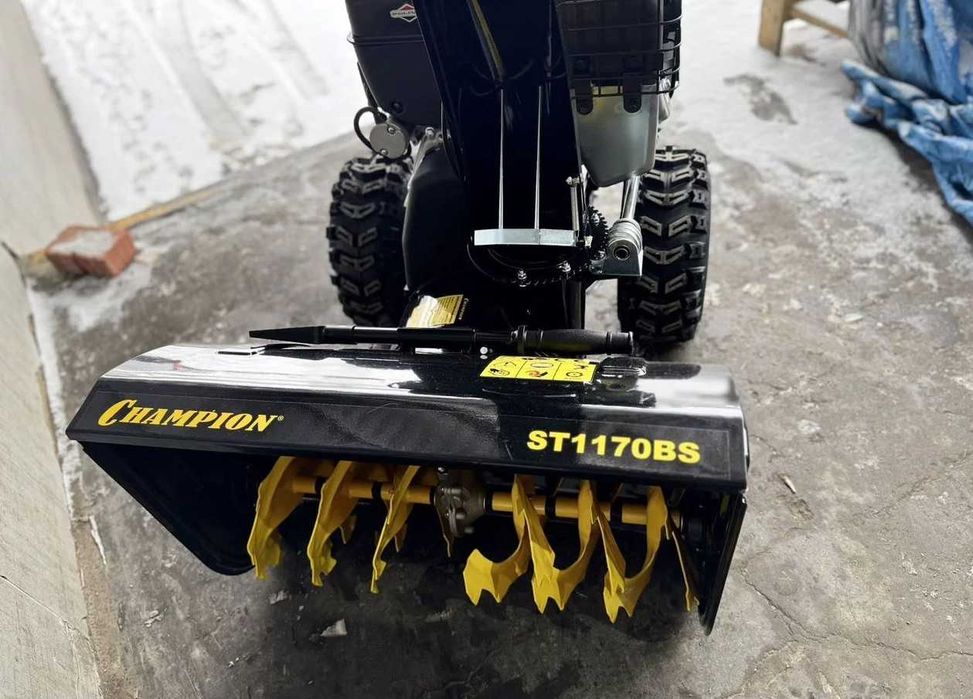 Снегоуборщик Champion ST1170BS