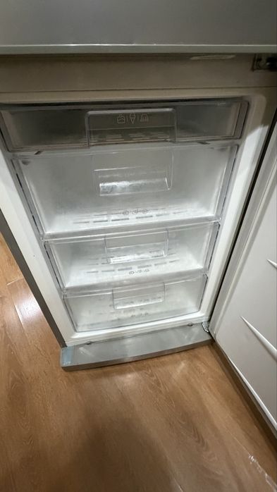 Холодильник LG в отличном состоянии