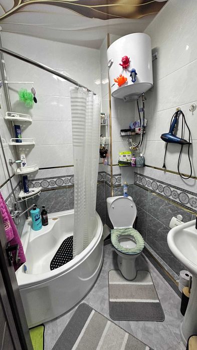 2 хона килинган+подвалиниям уй килган квартира сотилади 5 микрн