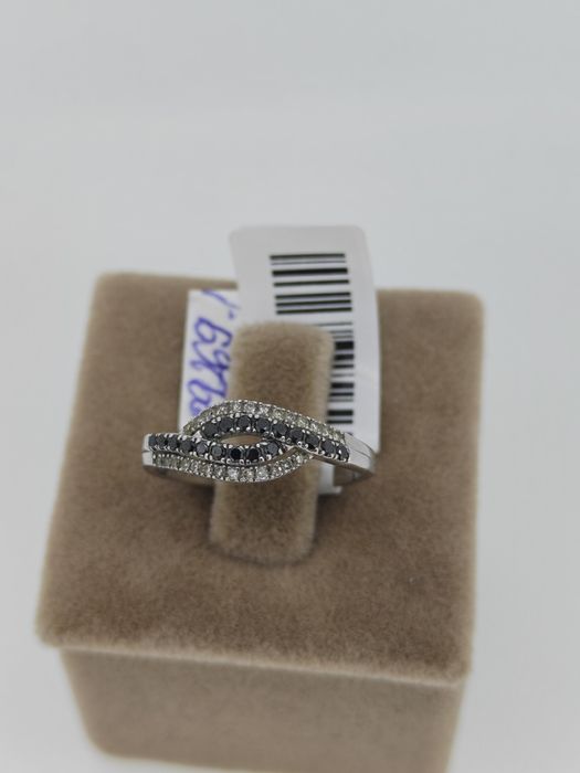 Inel aur alb 9k 2.34 cu diamante naturale 0.25ct  albe și negre (r)
