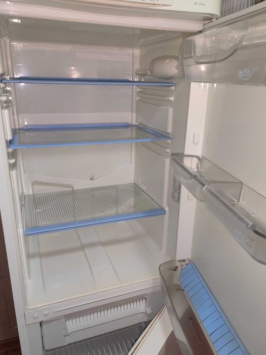 СРОЧНО Холодильник Indesit