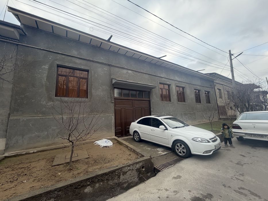 Sotiladi bek bak baraka bozori orqasida maxallasa 6 sotu kelishamiz