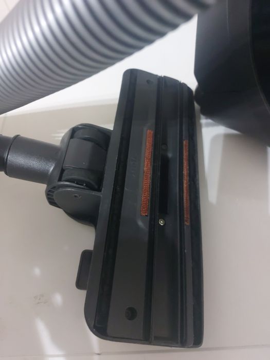 Прахосмукачка Miele Complete C3 Pure EcoLine
