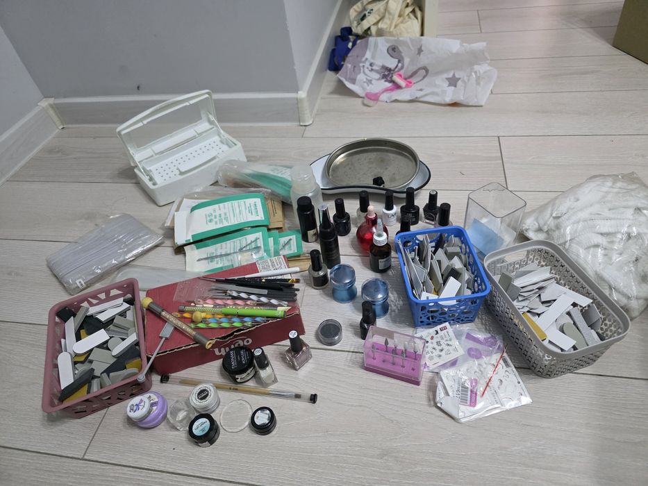 Продам все для маникюра