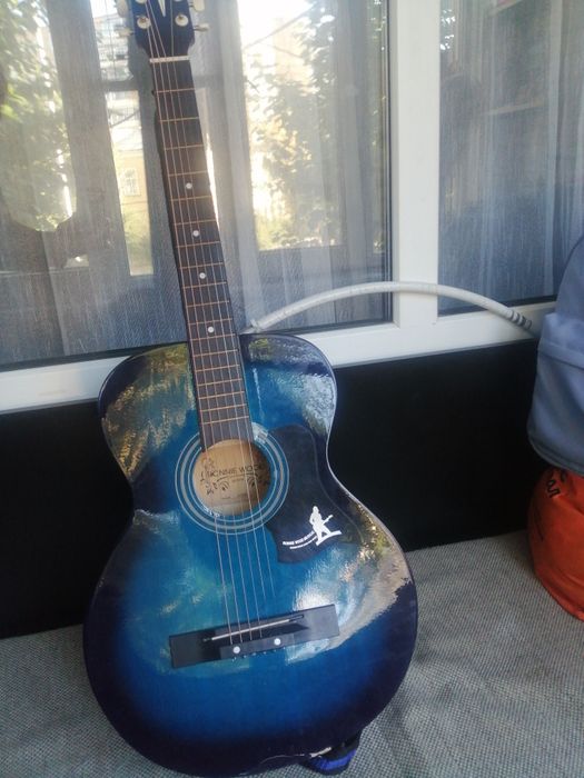 Гитара синяя 10 тыс