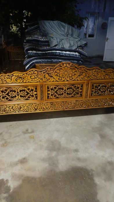 Топчан из ореха новый ручная работа