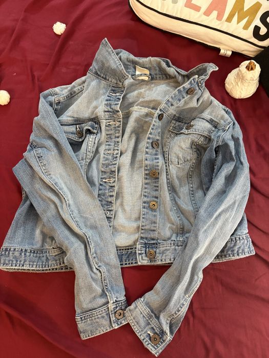 Продавам дънково яке.