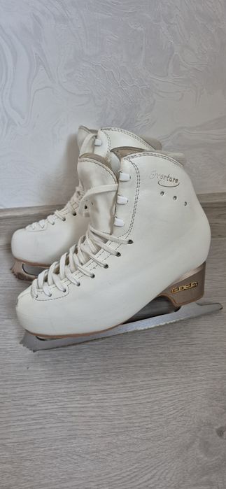 Продам Коньки для фигурного катания