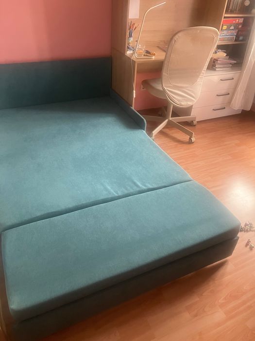 Разтегателен двуместен диван