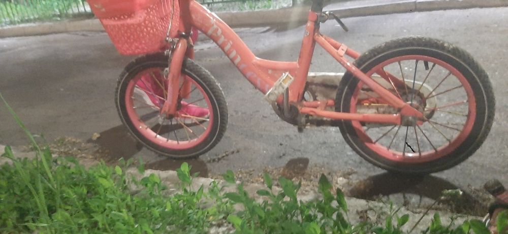 Розовые велик за 6000 продам